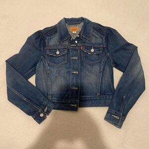 Women’s Levi’s denim jean jacket small